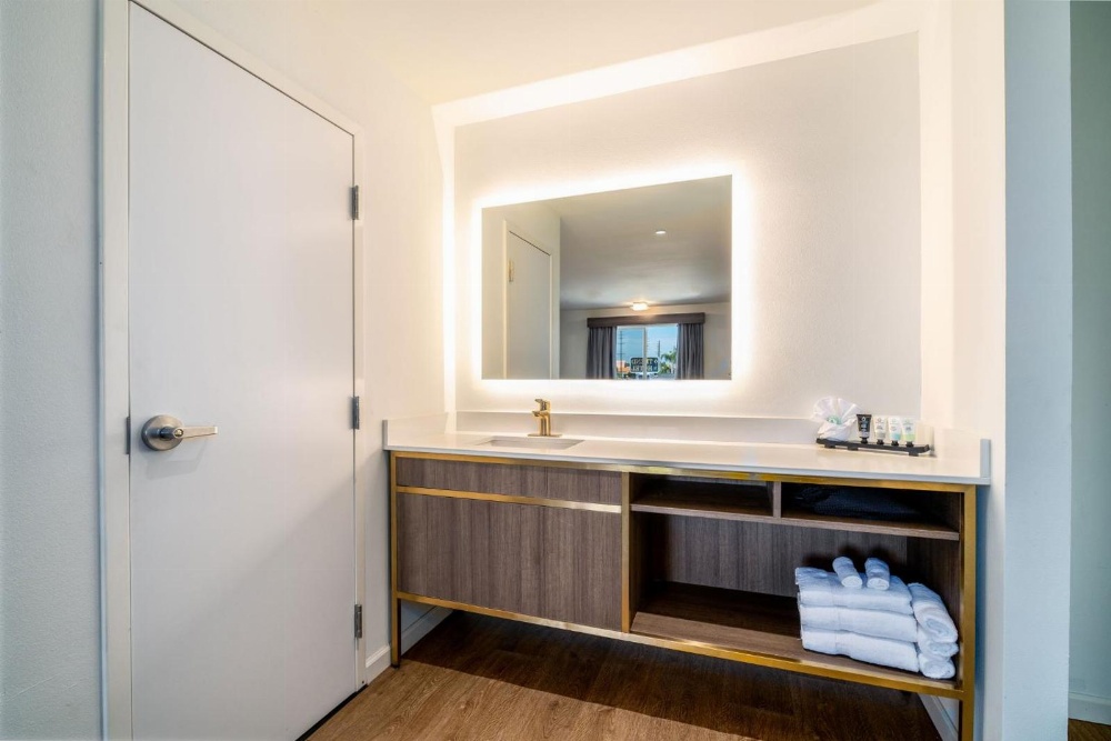 Trend Hotel at LAX Airport Main image